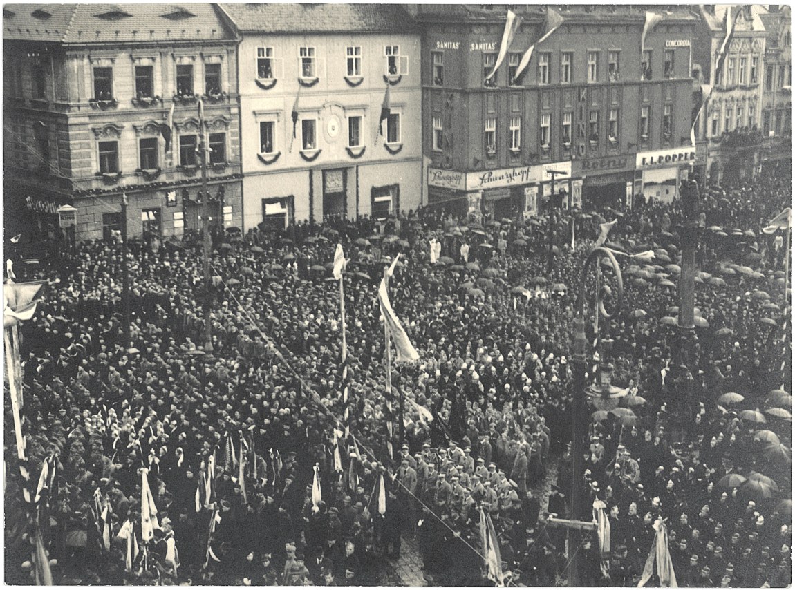 Odhalení pomníku p. presidentovi T. G. M. v Mostě – 28. 10. 1935.