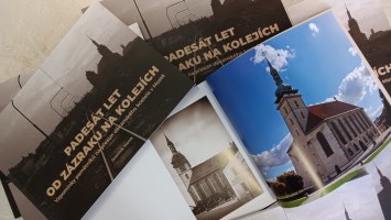 Padesát let od zázraku na kolejích: Vzpomínky pamětníků na přesun děkanského kostela v Mostě