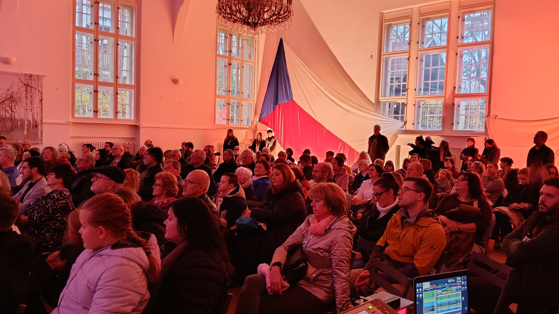 Ztracené klíče aneb LISTOPAD 1989 V MOSTĚ